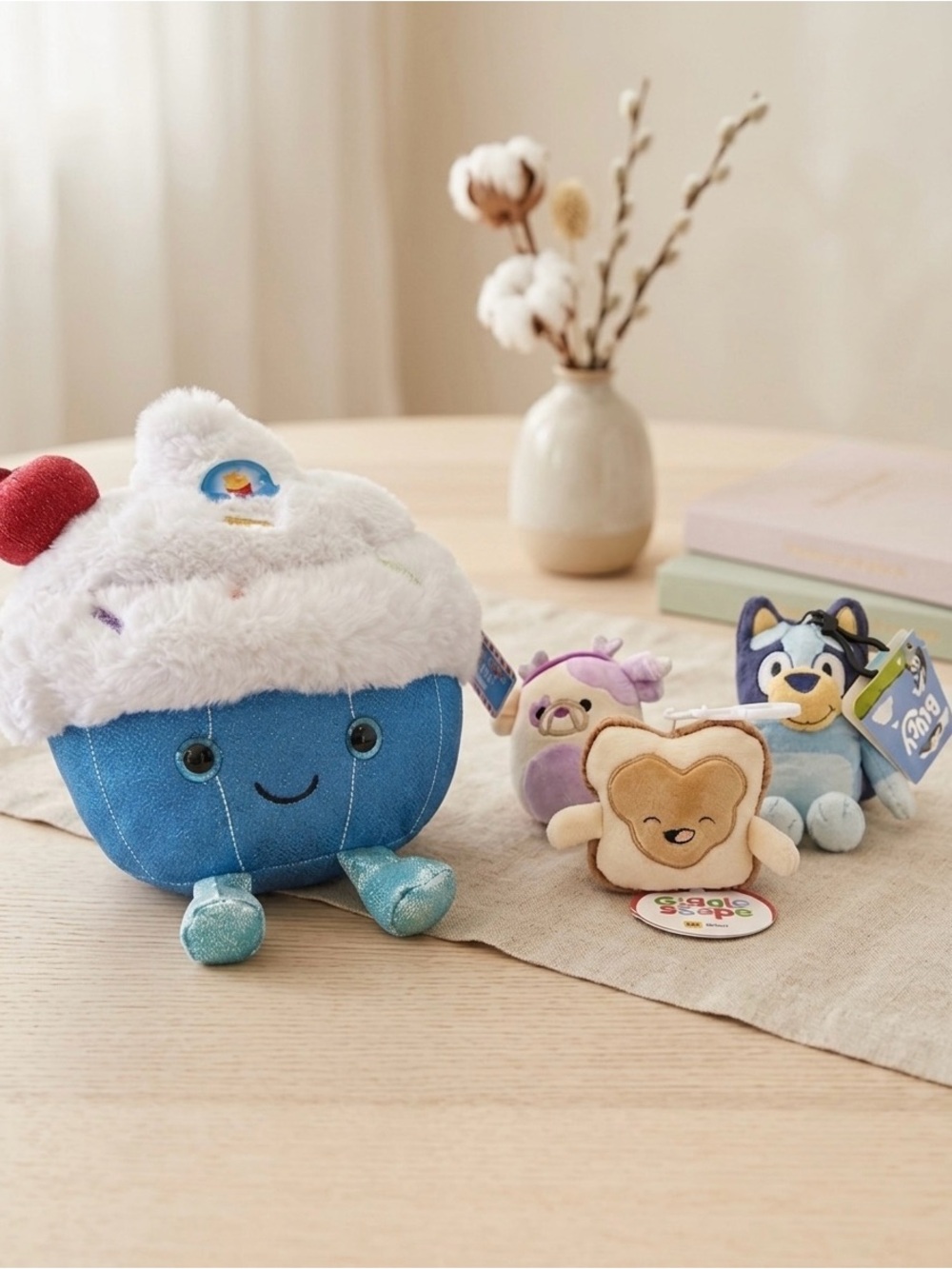 FAO SCHWARZ Cupcake Bluey Giggle Scape Plush Toy Clip Lot of 4